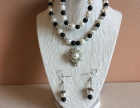 Rosie Crafts Black/White Pearl Vintage Jewelry Set