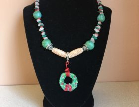 Rosie Crafts Christmas Wreath Artisan Necklace
